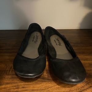 Faded glory black flats